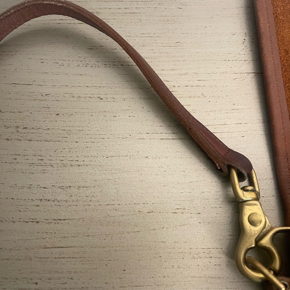 Vintage Coach Pocket Purse
Creed No M4C-9755 (1994). Made in the USA
10x6x2.5 - Picture 7 of 10